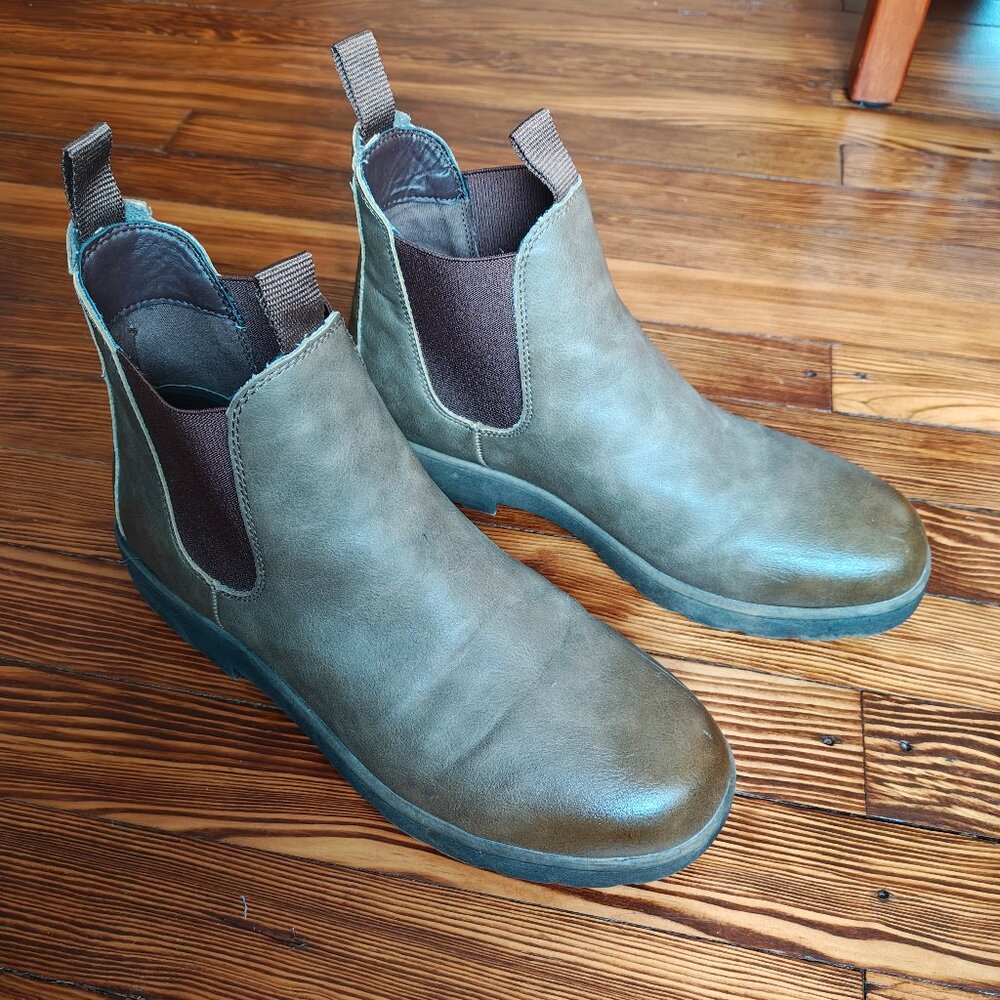 Sun + Stone Chelsea Boots